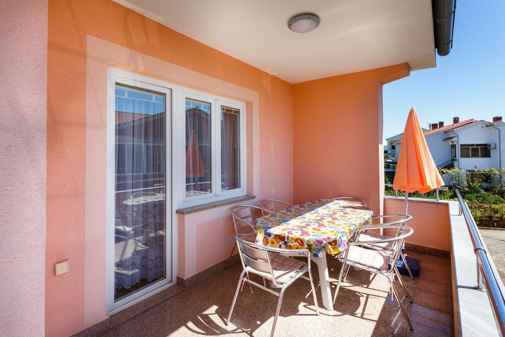 Apartment Nevenka Krk Town Luaran gambar